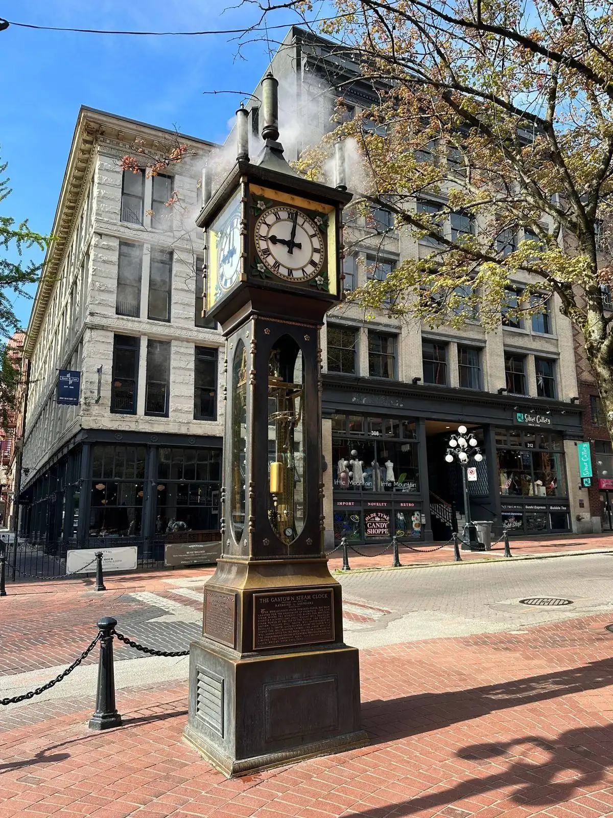 Relógio a vapor histórico em Gastown, parada do city tour em Vancouver